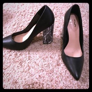 Mix no. 6 black pointed toe with patterned heel